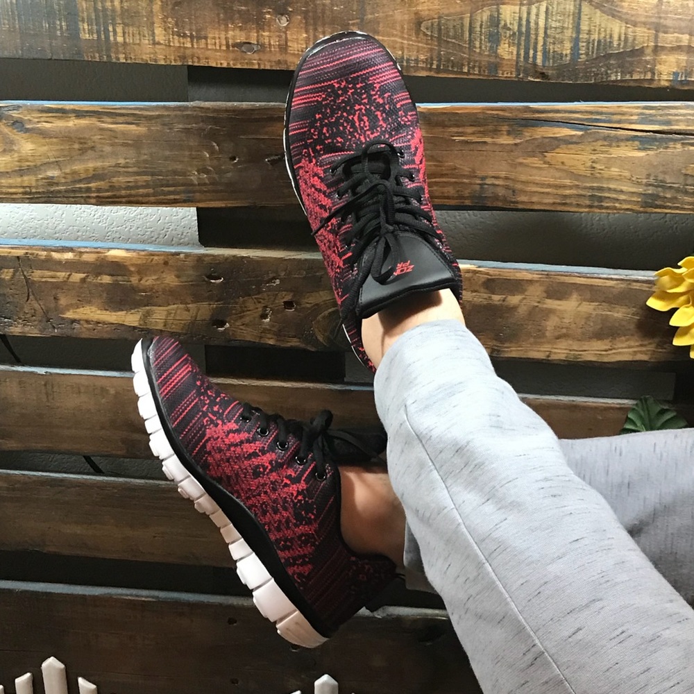 Size 9 unisex shoes - tennis shoes red black